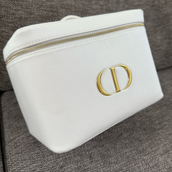 DIOR Prestige Lifestyle Set White Vanity Pouch Cotton Face Towel - Picture 5 of 16